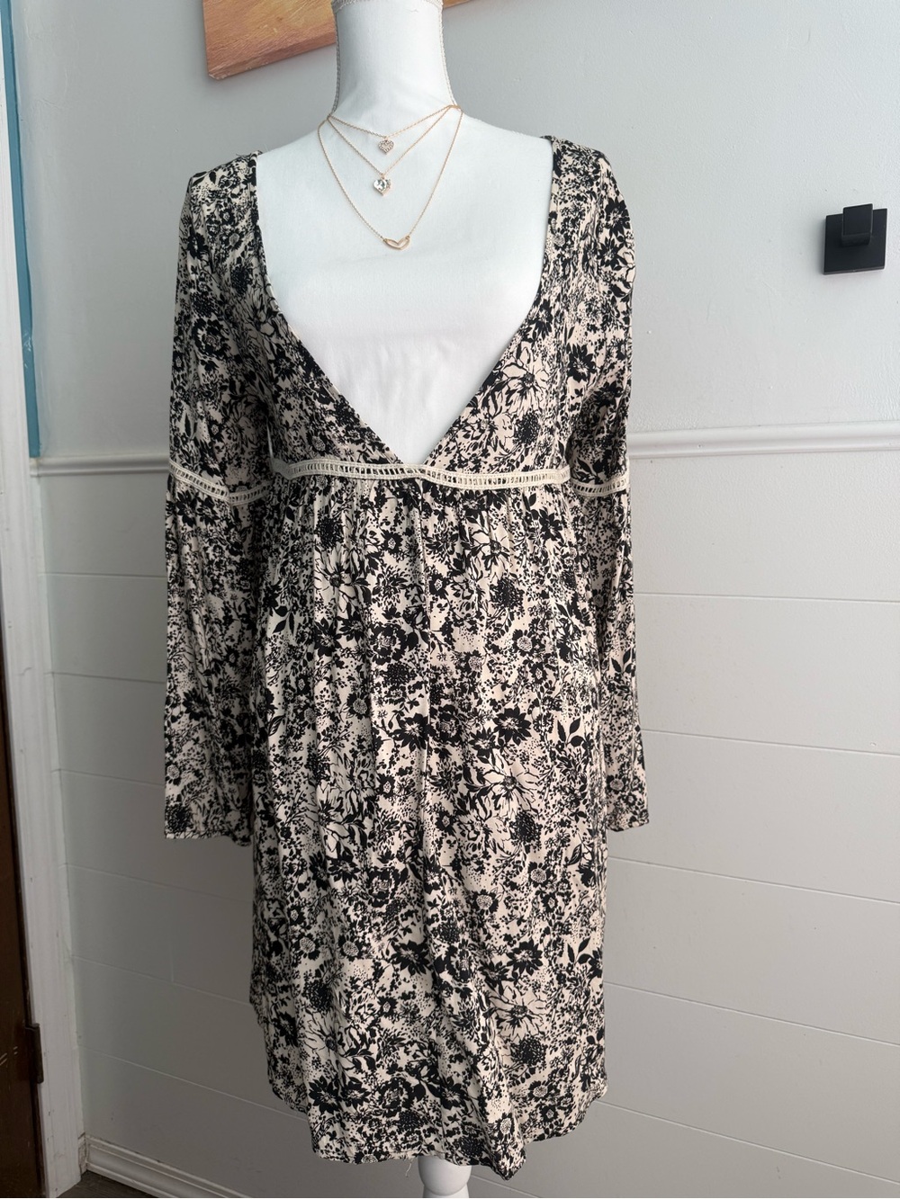 Easel Black Ivory Floral Boho Bell Sleeve Tunic Dress M
